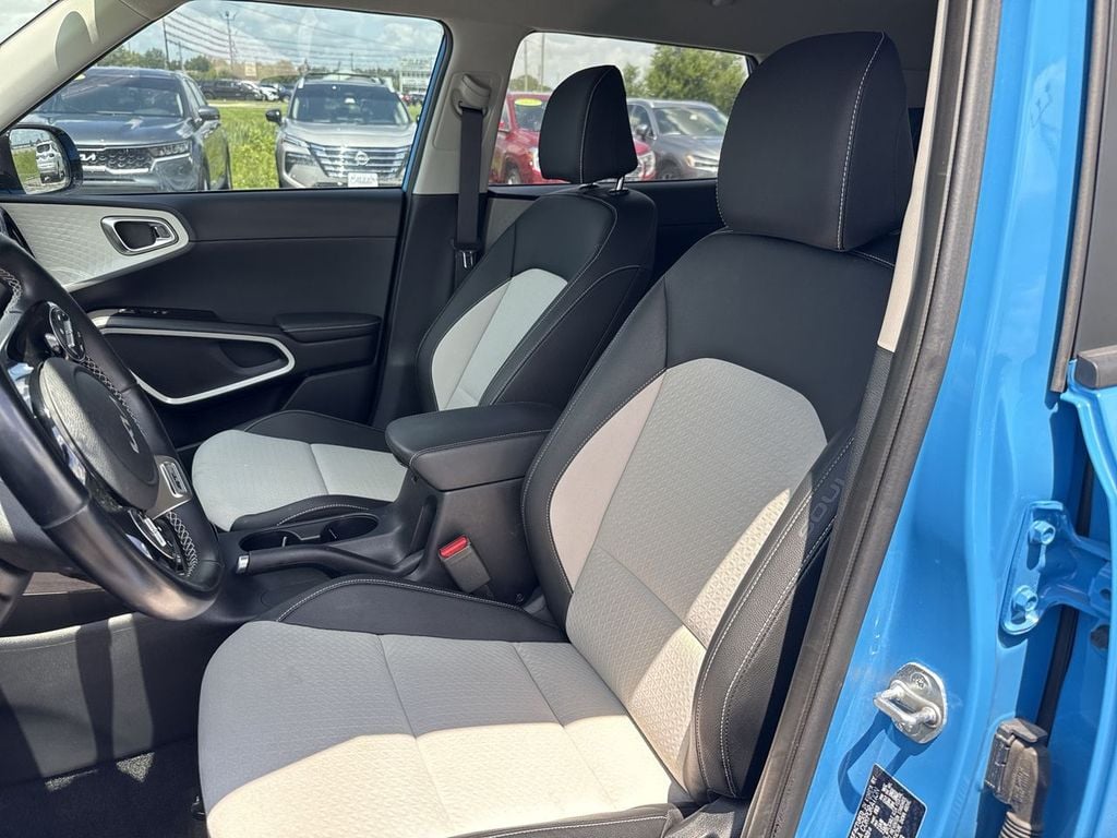 Pre-Owned 2024 Kia Soul GT-Line - photo - 20