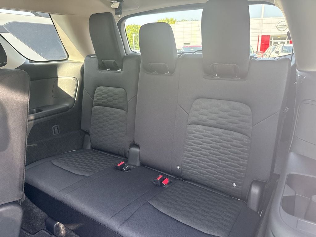 New 2026 Nissan Pathfinder SV - photo - 19
