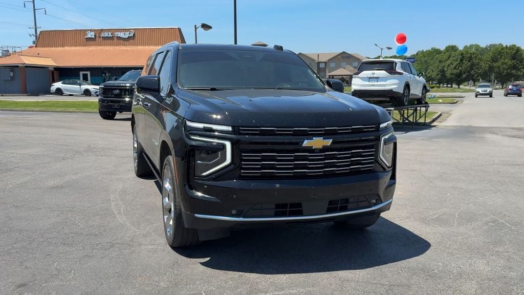 Pre-Owned 2025 Chevrolet Suburban High Country - photo - 8