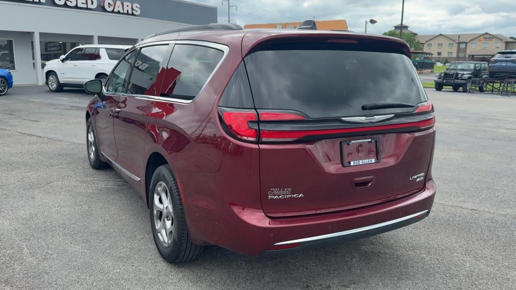 Pre-Owned 2023 Chrysler Pacifica Limited - photo - 4