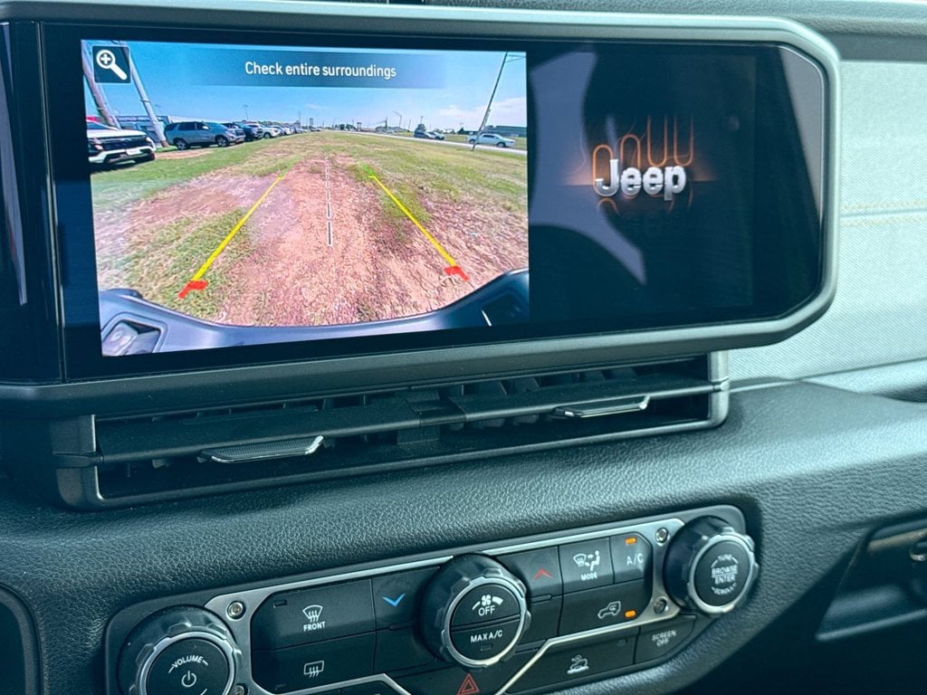 Pre-Owned 2025 Jeep Gladiator Nighthawk - photo - 27