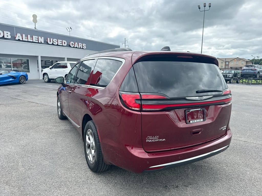 Pre-Owned 2023 Chrysler Pacifica Limited - photo - 11