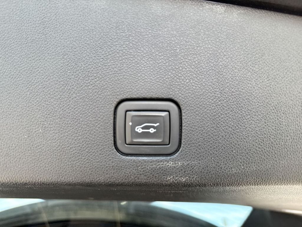 Pre-Owned 2022 Cadillac XT6 Premium Luxury - photo - 17