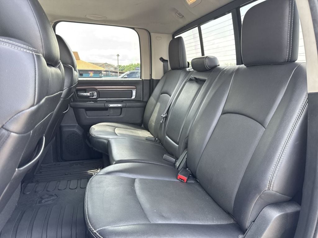 Pre-Owned 2017 Ram 1500 Laramie - photo - 10