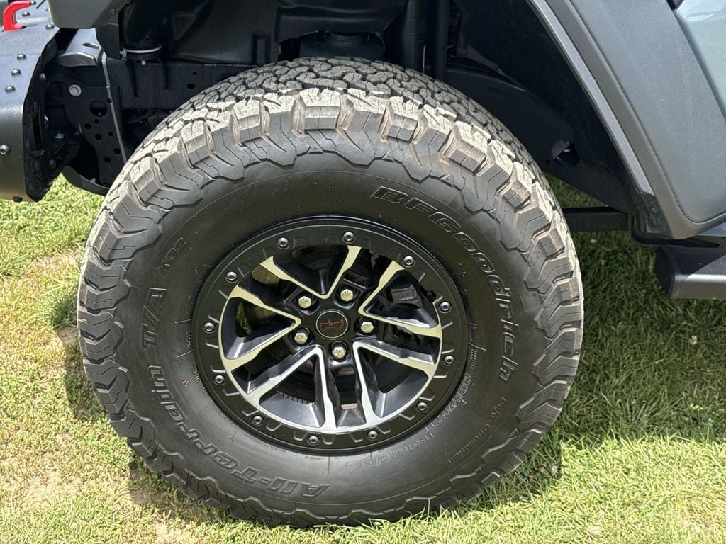 Pre-Owned 2025 Jeep Wrangler Rubicon - photo - 9