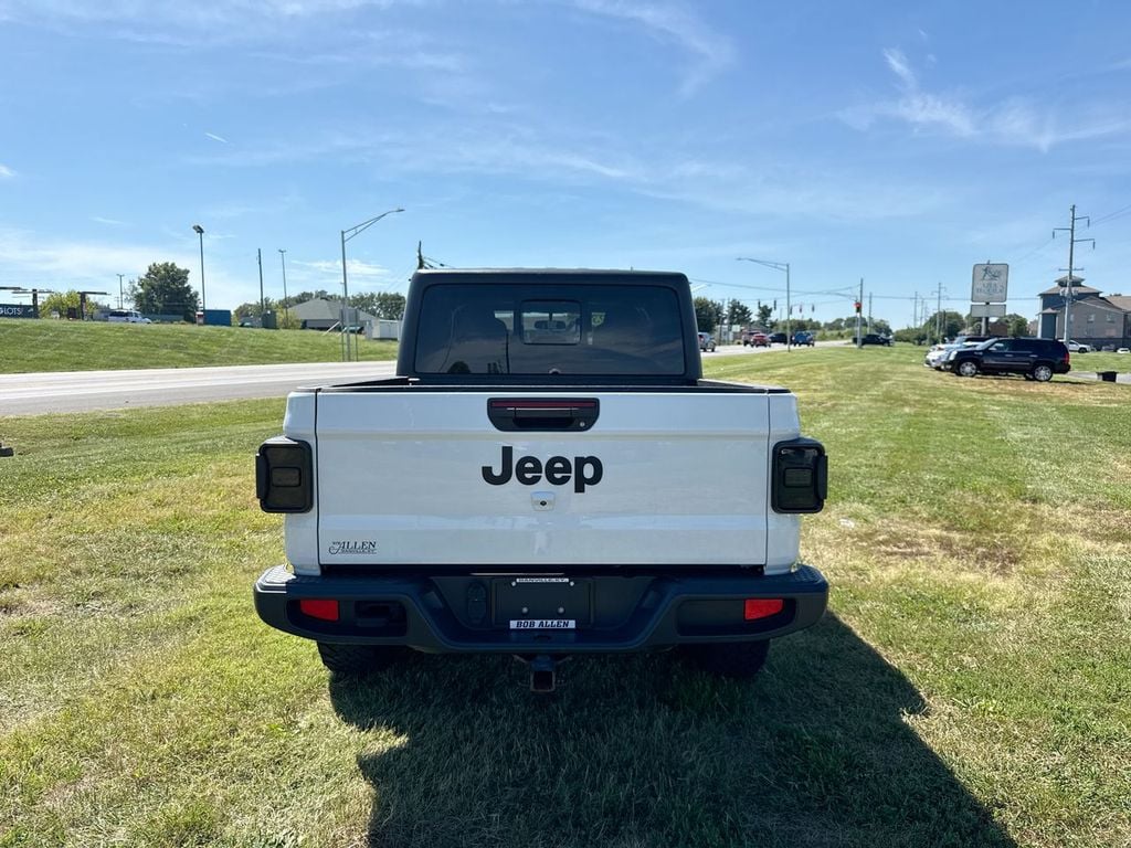 Pre-Owned 2023 Jeep Gladiator Sport S - photo - 17