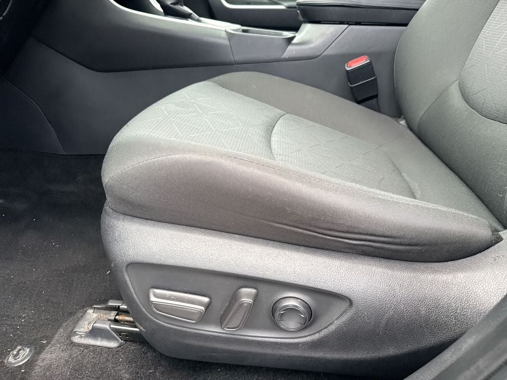 Pre-Owned 2024 Toyota RAV4 XLE - photo - 22