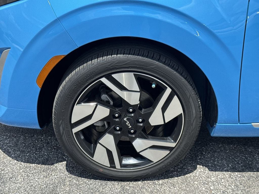 Pre-Owned 2024 Kia Soul GT-Line - photo - 9