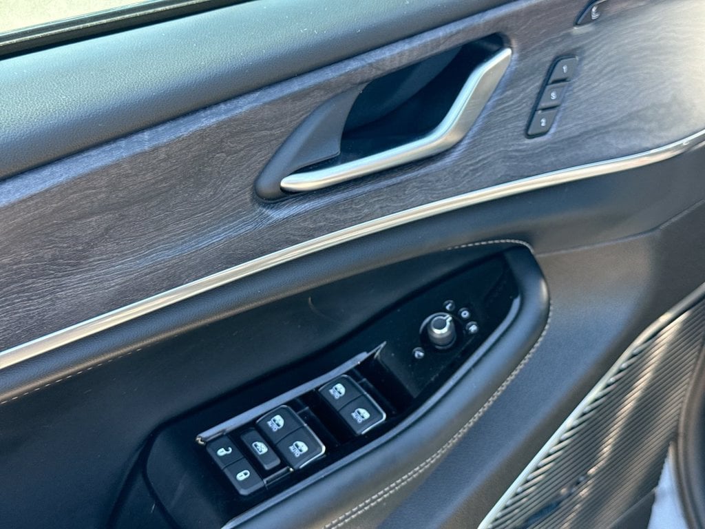 Pre-Owned 2023 Jeep Grand Cherokee L Overland - photo - 21