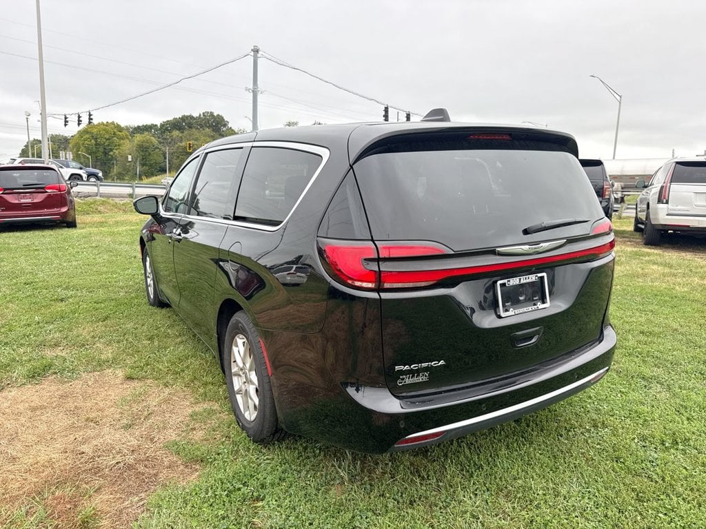 Pre-Owned 2024 Chrysler Pacifica Touring L - photo - 11