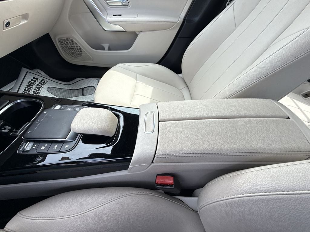 Pre-Owned 2022 Mercedes-Benz A-Class A 220 - photo - 24