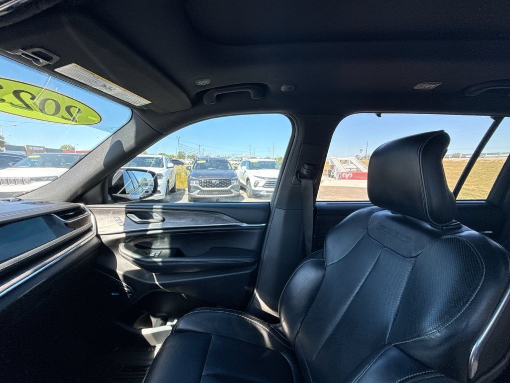 Pre-Owned 2023 Jeep Grand Cherokee L Overland - photo - 32