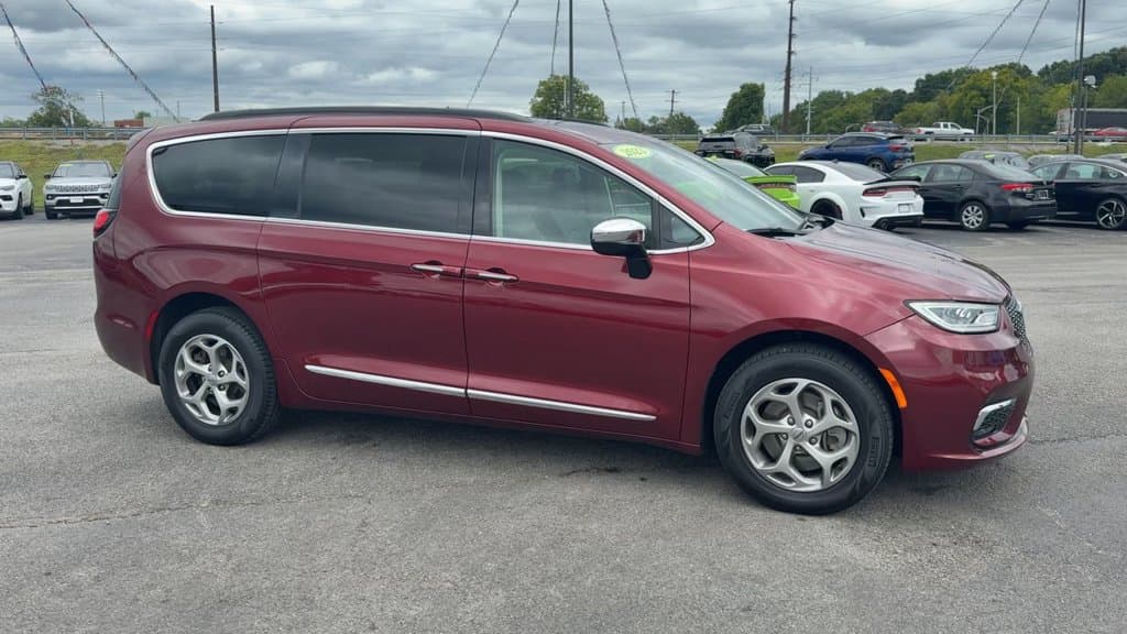 Pre-Owned 2023 Chrysler Pacifica Limited - photo - 7