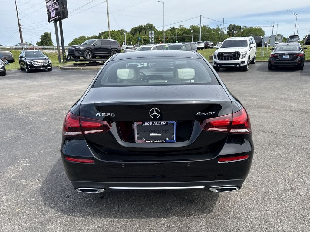 Pre-Owned 2022 Mercedes-Benz A-Class A 220 - photo - 17