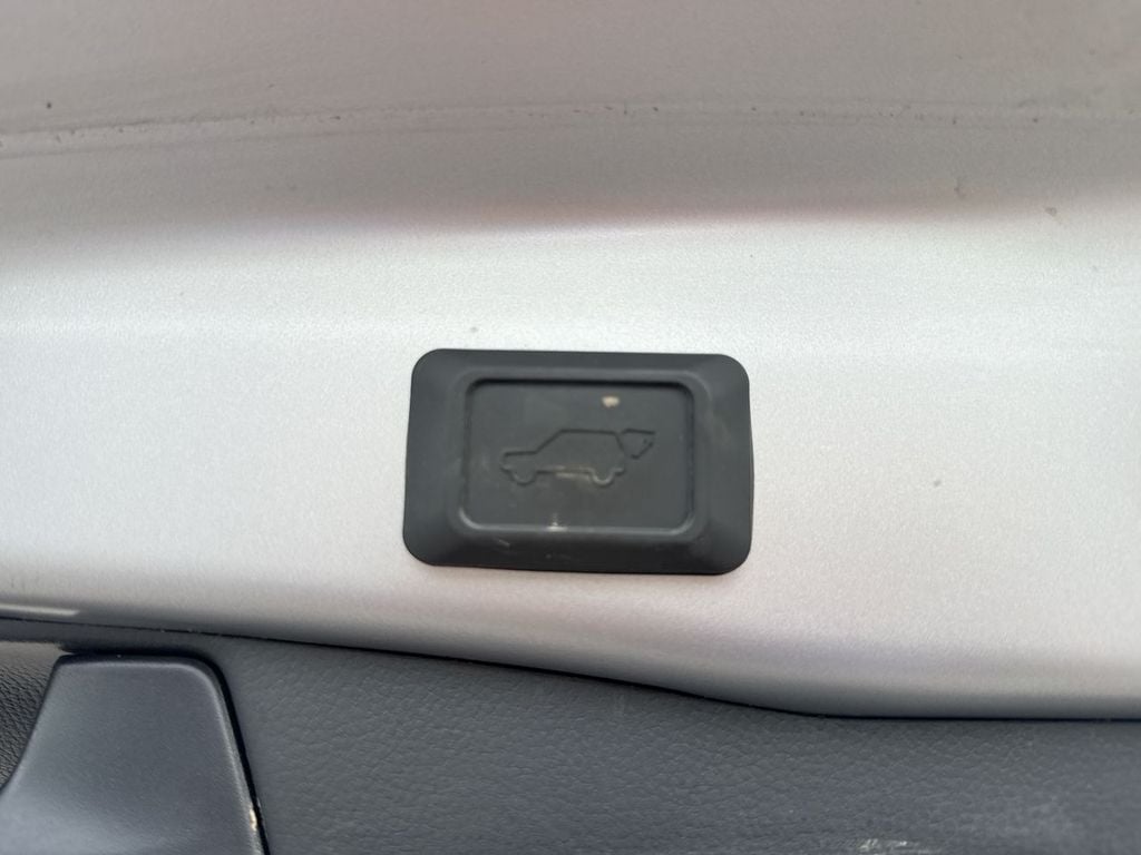 Pre-Owned 2024 Toyota RAV4 XLE - photo - 17