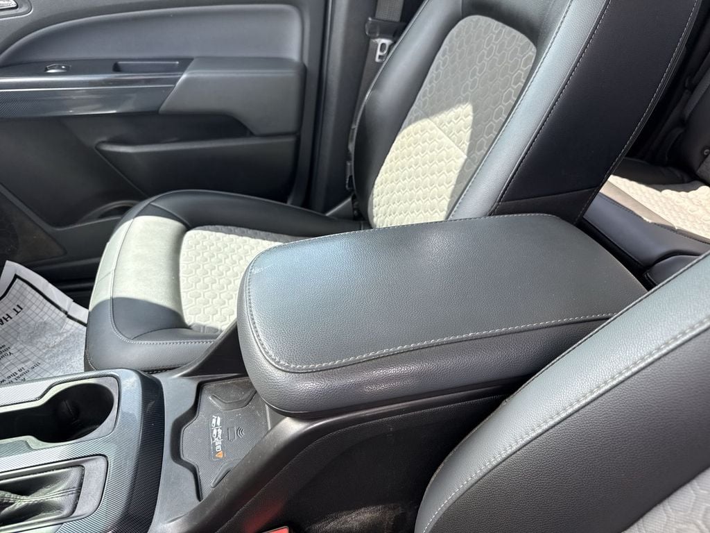Pre-Owned 2022 Chevrolet Colorado Z71 - photo - 24