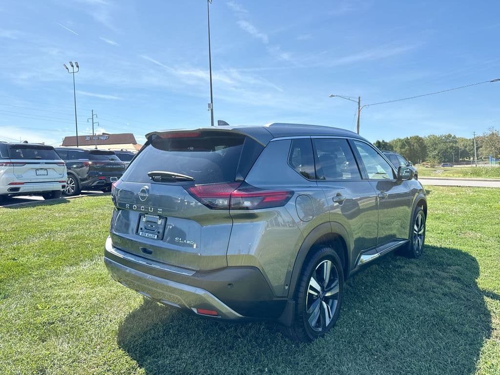 Pre-Owned 2023 Nissan Rogue SL - photo - 12