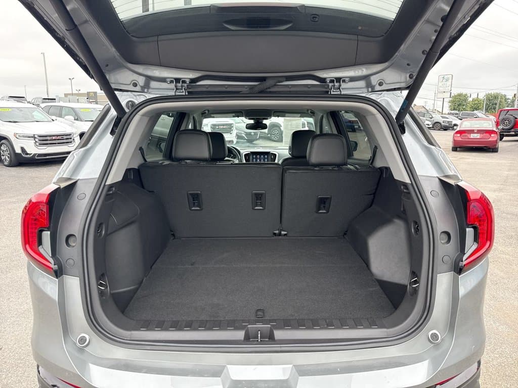 Pre-Owned 2024 GMC Terrain SLT - photo - 16