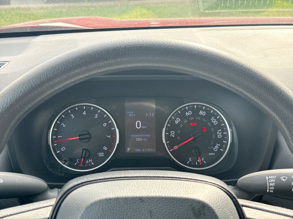 Pre-Owned 2021 Toyota RAV4 LE - photo - 23