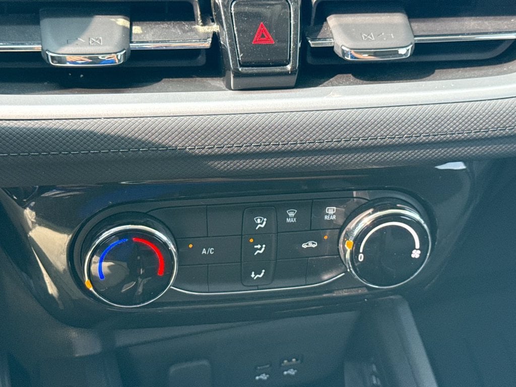 Pre-Owned 2024 Chevrolet TrailBlazer LT - photo - 28