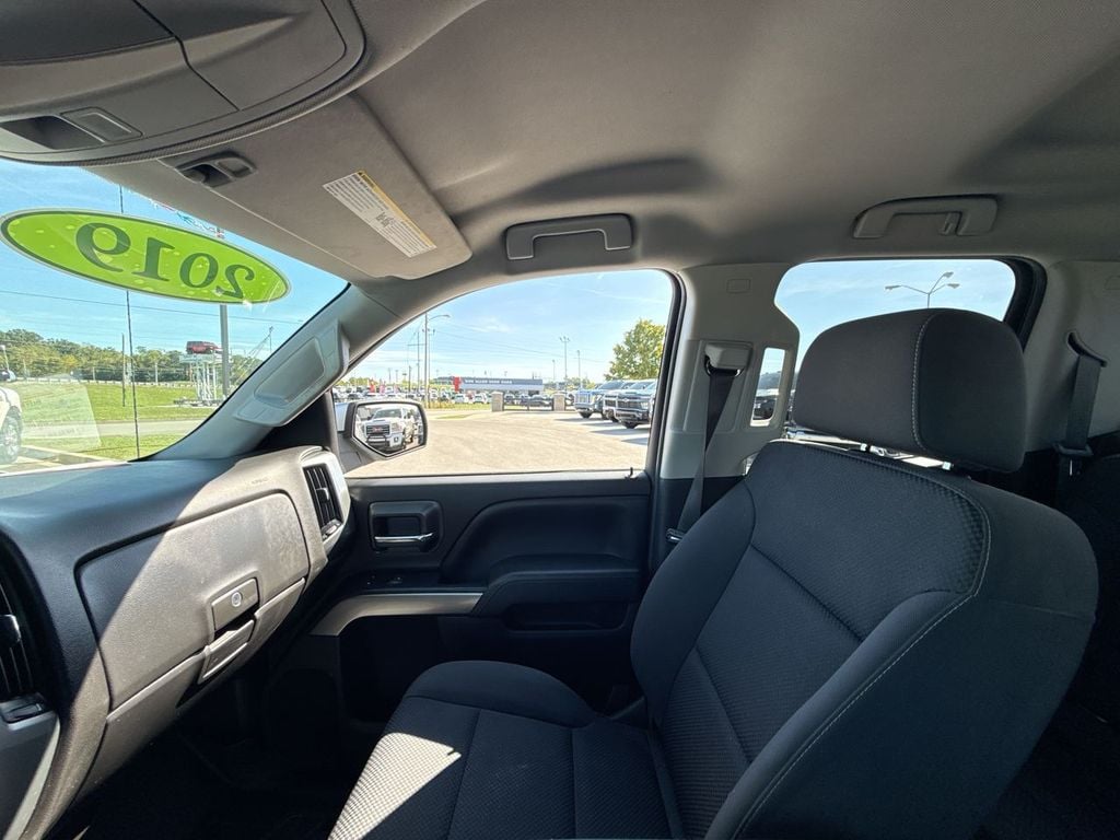 Pre-Owned 2019 Chevrolet Silverado 1500 LD LT - photo - 21