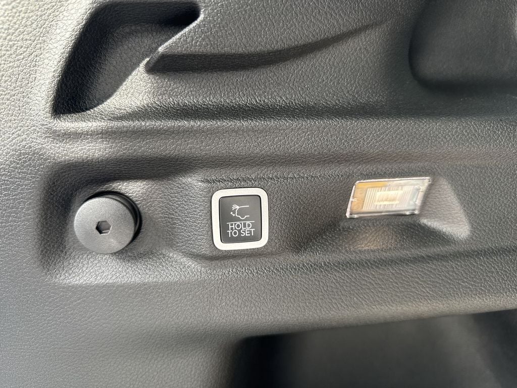 New 2026 Jeep Grand Cherokee L Altitude - photo - 17