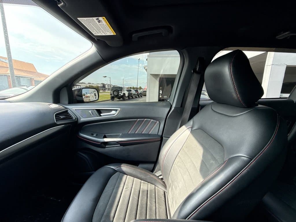 Pre-Owned 2022 Ford Edge ST Line - photo - 30