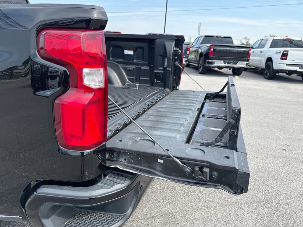 Pre-Owned 2021 Chevrolet Silverado 1500 High Country - photo - 32