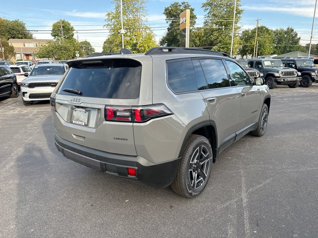 New 2026 Jeep Cherokee Laredo - photo - 12