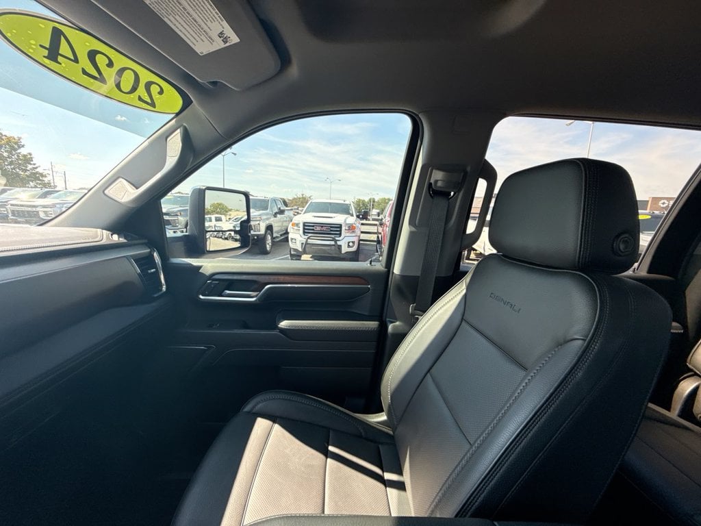 Pre-Owned 2024 GMC Sierra 2500HD Denali - photo - 29