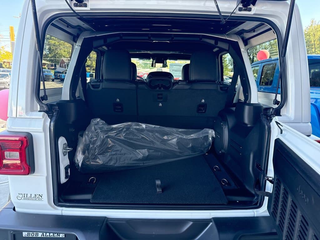 New 2027 Jeep Wrangler Sahara - photo - 6