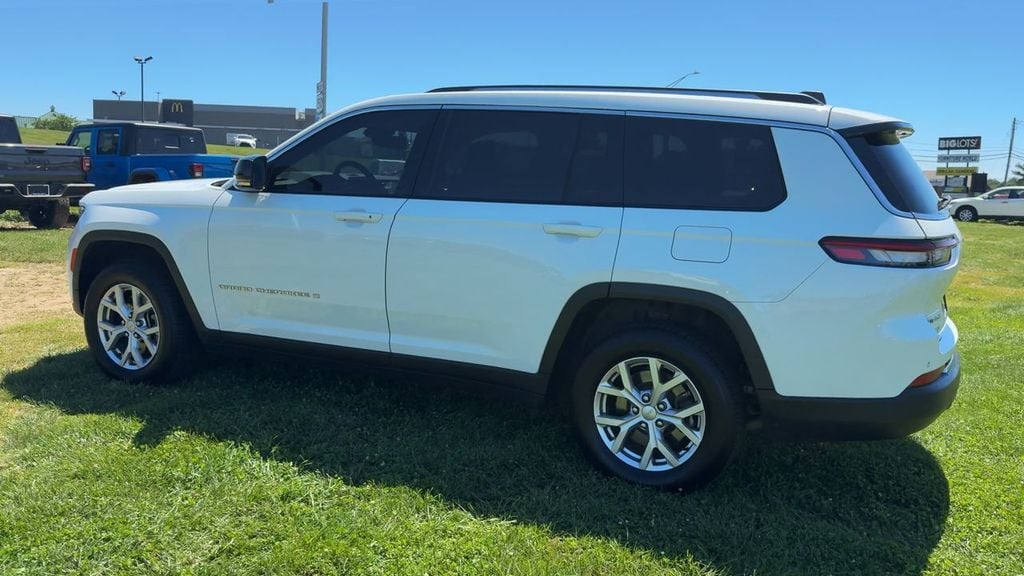 Pre-Owned 2022 Jeep Grand Cherokee L Limited - photo - 3