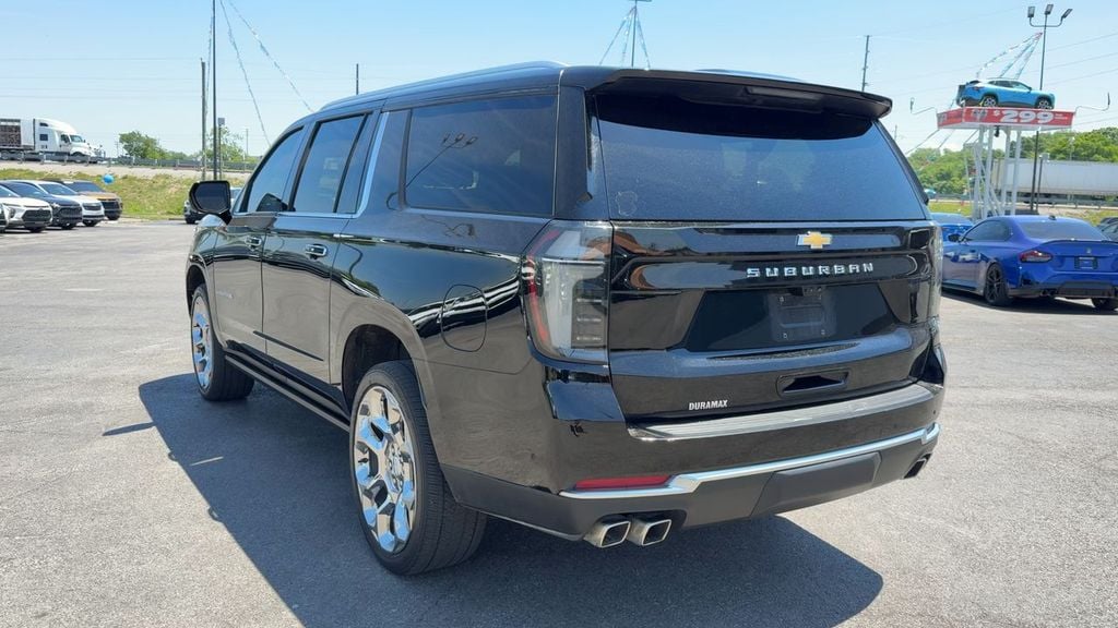 Pre-Owned 2025 Chevrolet Suburban High Country - photo - 4