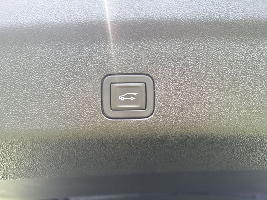 Pre-Owned 2024 Chevrolet Suburban RST - photo - 17