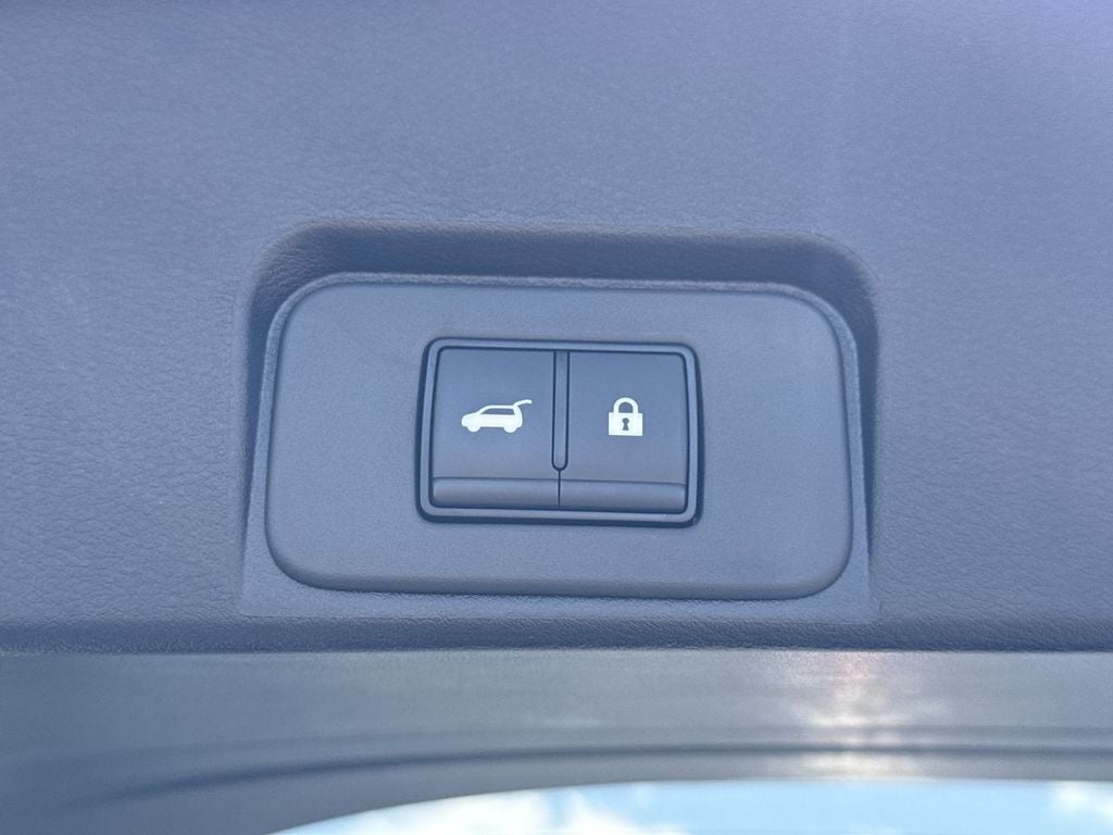 Pre-Owned 2026 Nissan Rogue SV - photo - 17