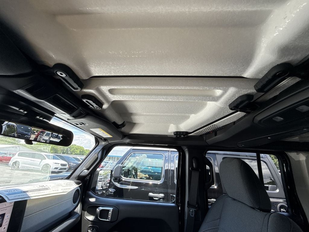 New 2026 Jeep Wrangler Sport S - photo - 30