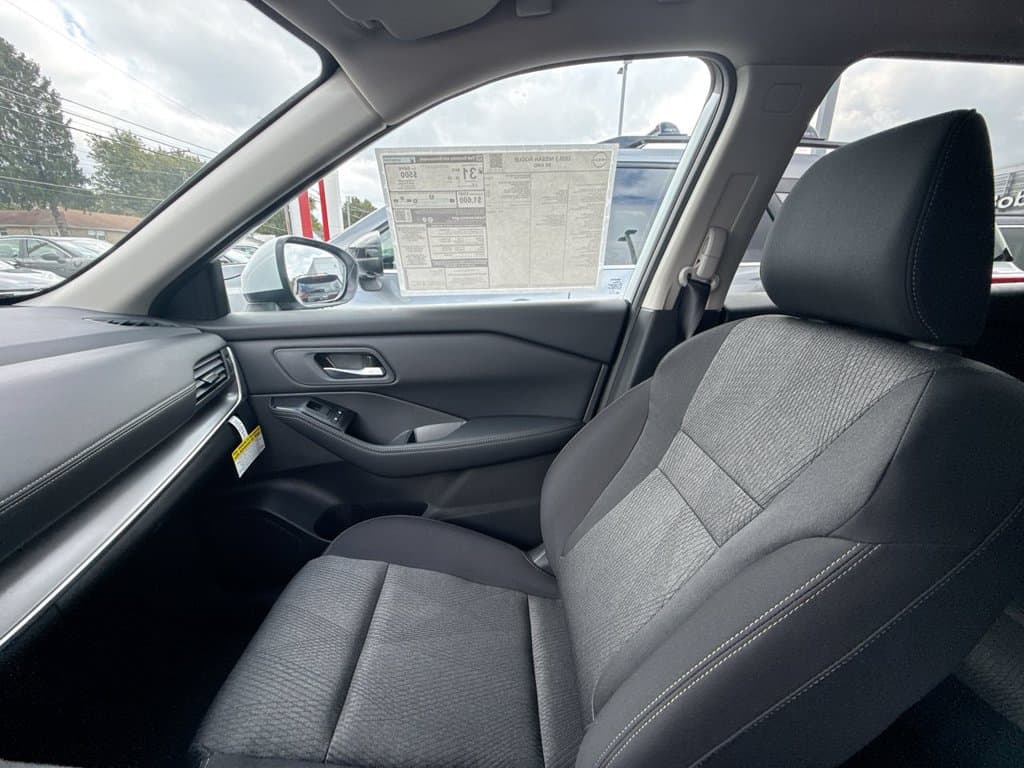 New 2026 Nissan Rogue SV - photo - 30