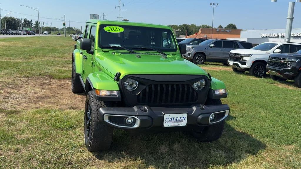 Pre-Owned 2025 Jeep Gladiator Nighthawk - photo - 8