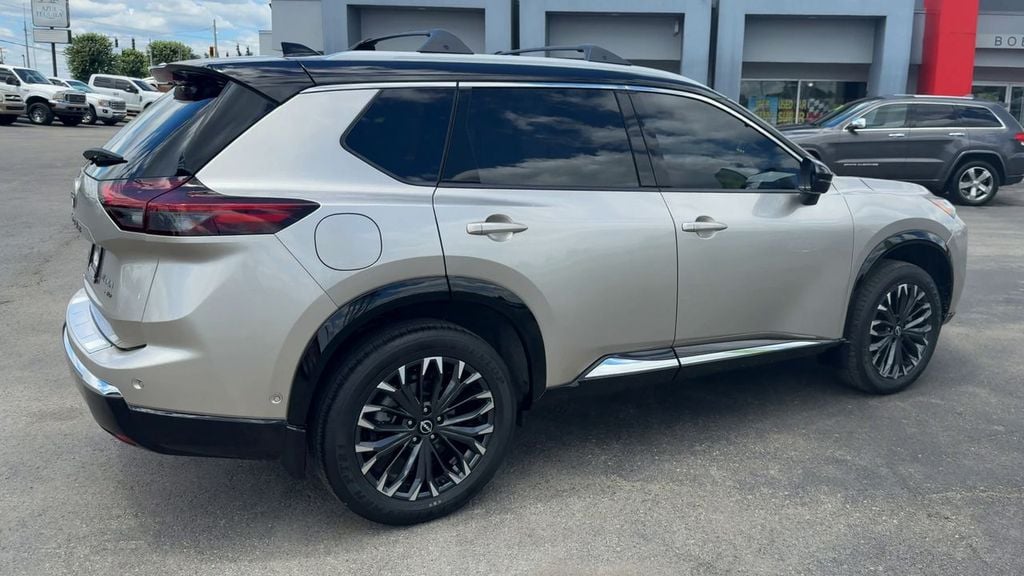 Pre-Owned 2025 Nissan Rogue Platinum - photo - 6