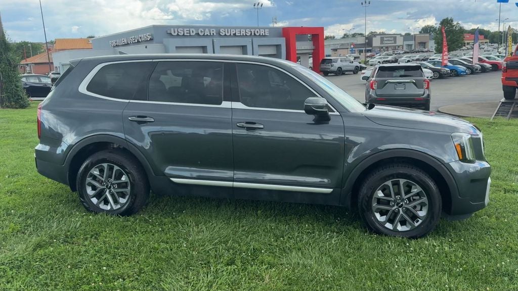 Pre-Owned 2024 Kia Telluride LX - photo - 7