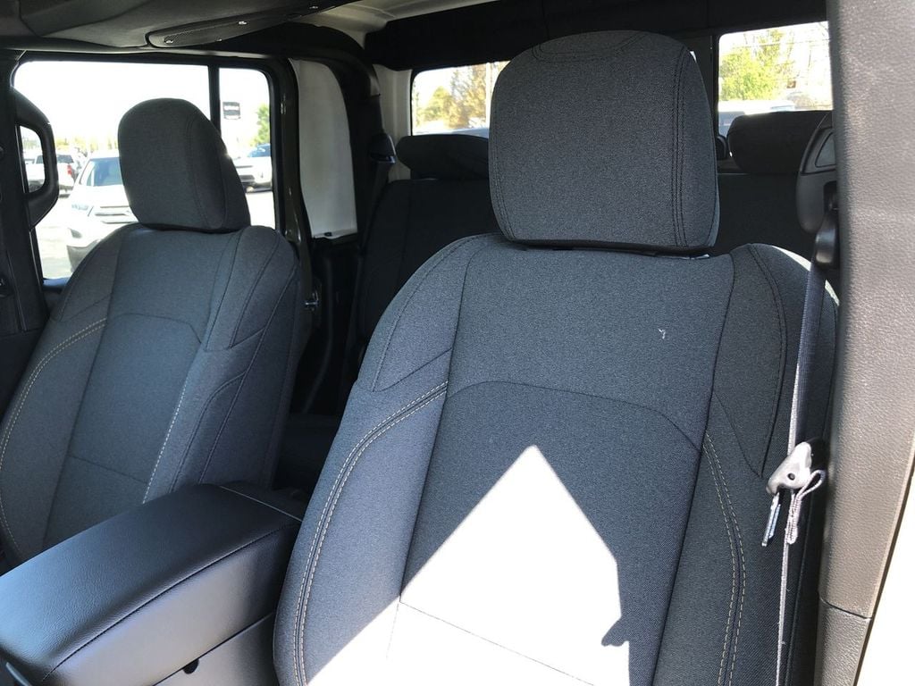 New 2026 Jeep Gladiator Sport S - photo - 12