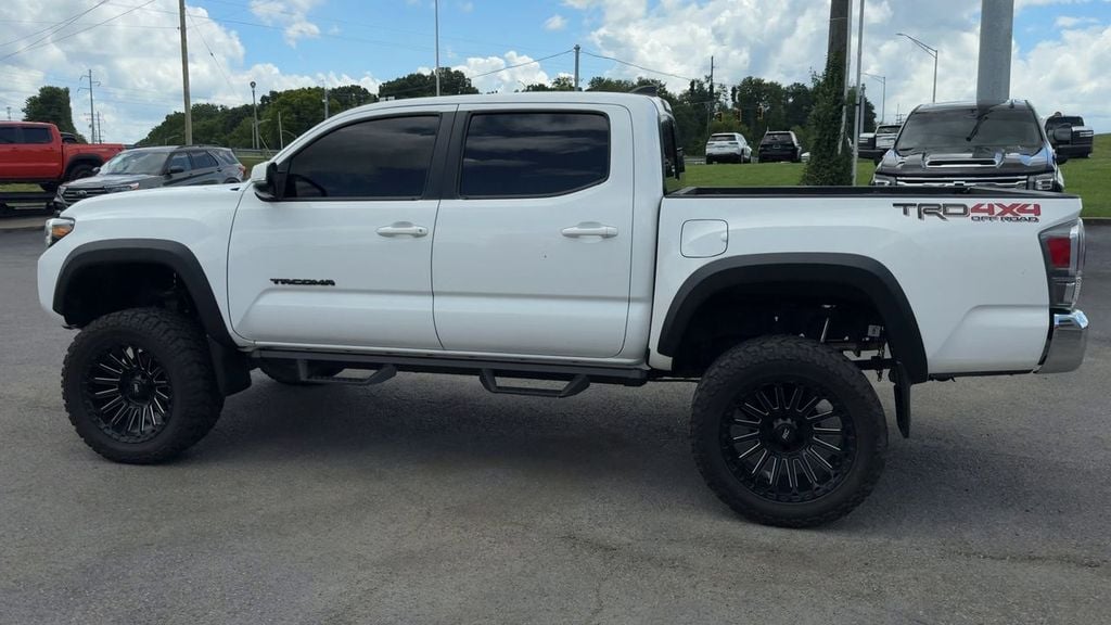 Pre-Owned 2022 Toyota Tacoma TRD Off-Road - photo - 3
