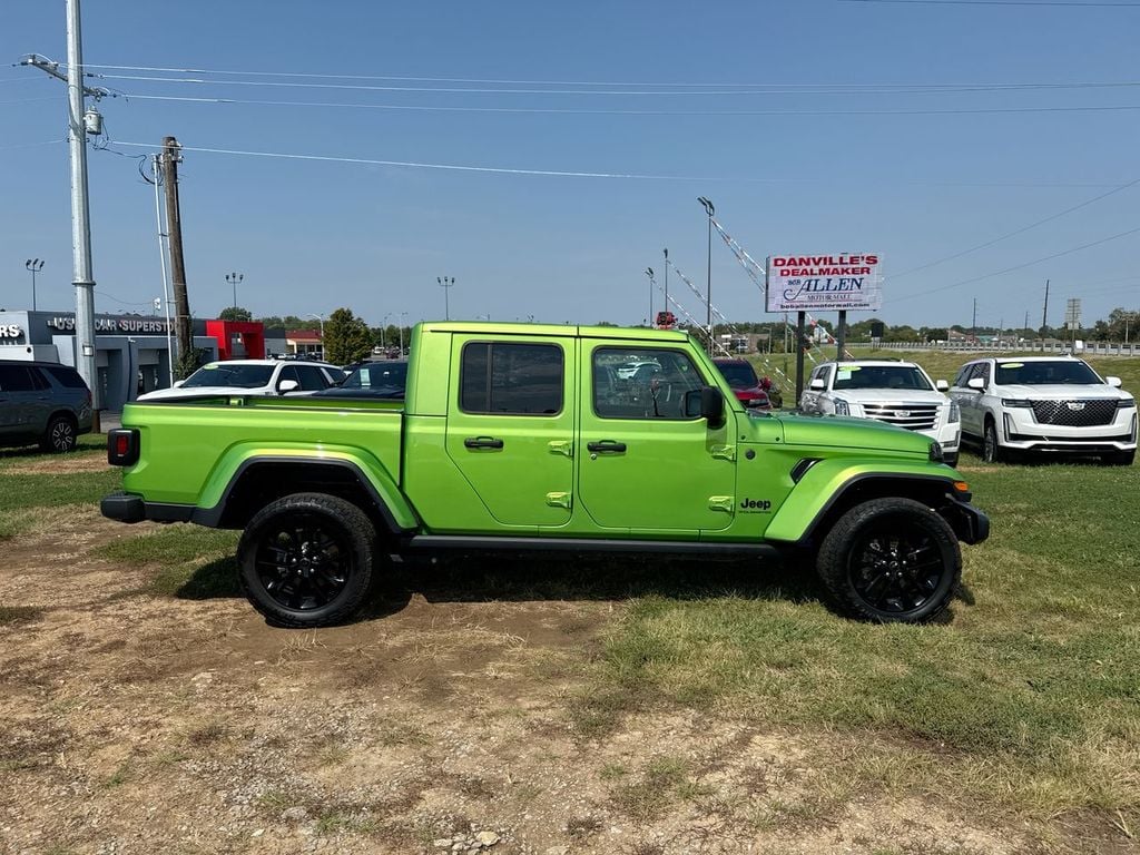 Pre-Owned 2025 Jeep Gladiator Nighthawk - photo - 13