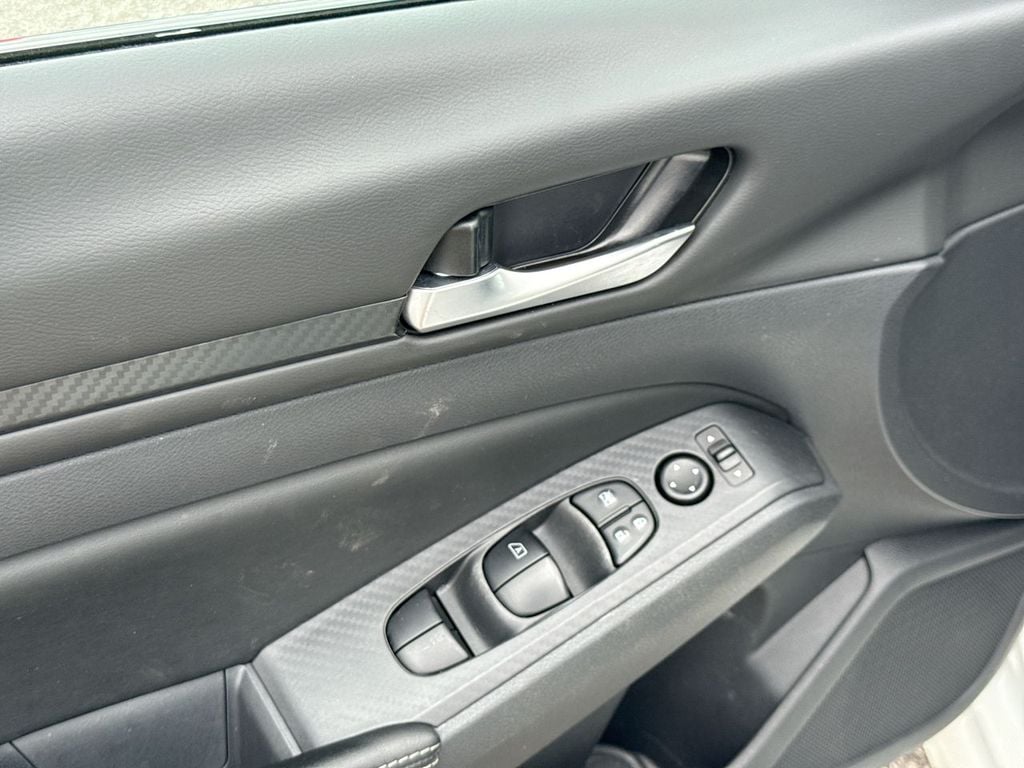 Pre-Owned 2025 Nissan Altima 2.5 SV - photo - 19
