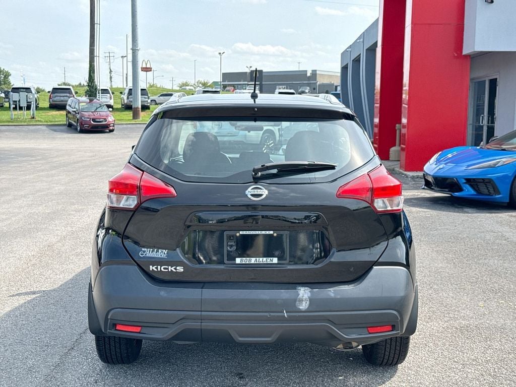 Pre-Owned 2019 Nissan Kicks S - photo - 9