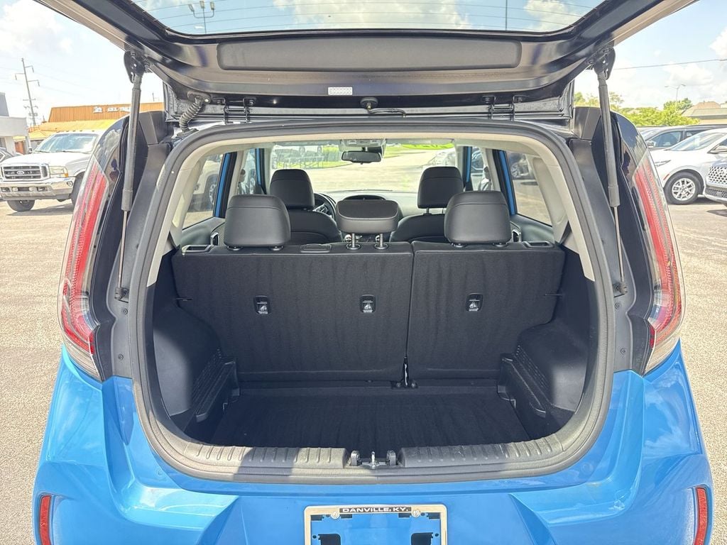 Pre-Owned 2024 Kia Soul GT-Line - photo - 16