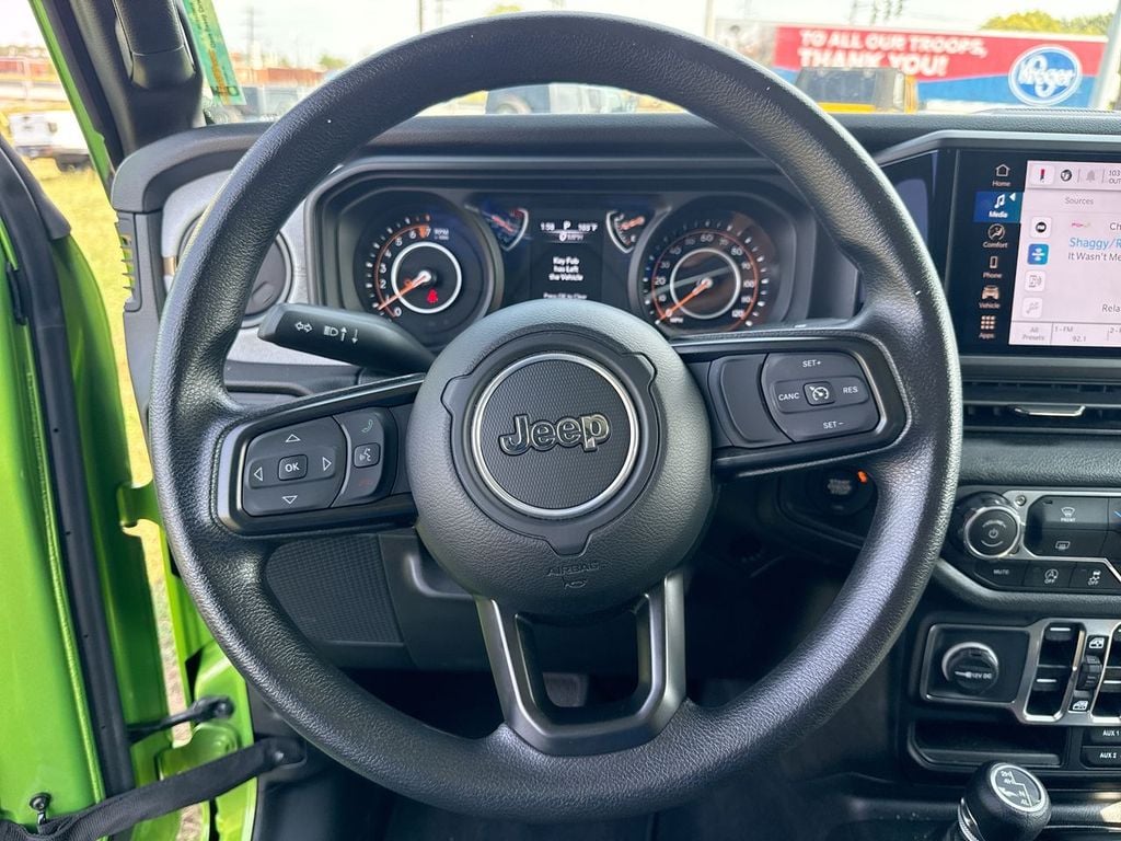 Pre-Owned 2025 Jeep Gladiator Nighthawk - photo - 22