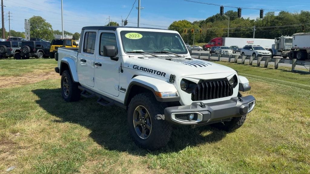 Pre-Owned 2023 Jeep Gladiator Sport S - photo - 8