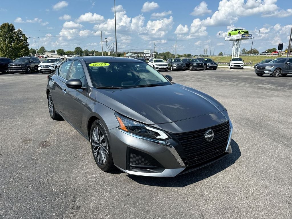 Pre-Owned 2025 Nissan Altima 2.5 SV - photo - 14