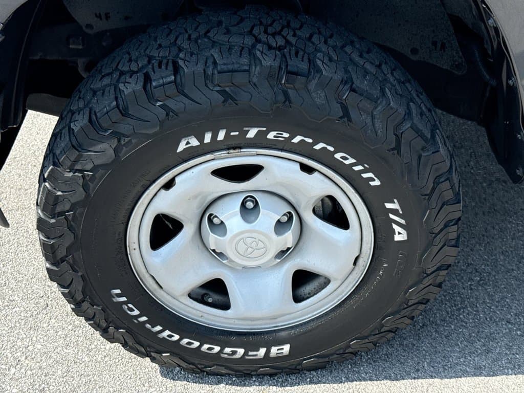 Pre-Owned 2022 Toyota Tacoma SR - photo - 1